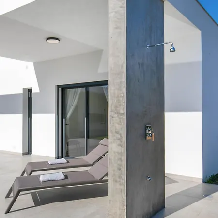 Mustique * Mexilhoeira Grande