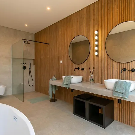 Mustique * Mexilhoeira Grande